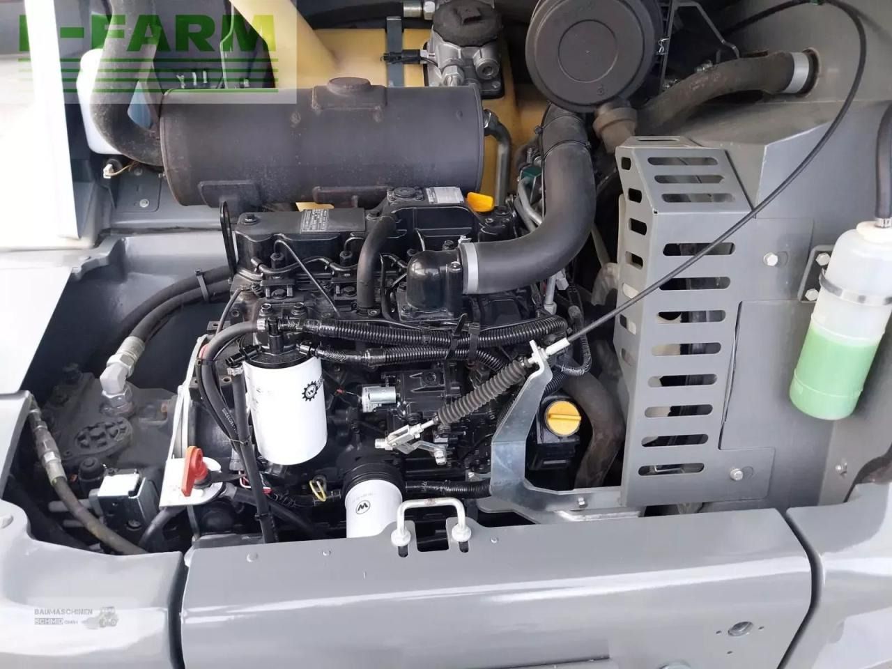 2018 Kramer 5075 engine compartment view