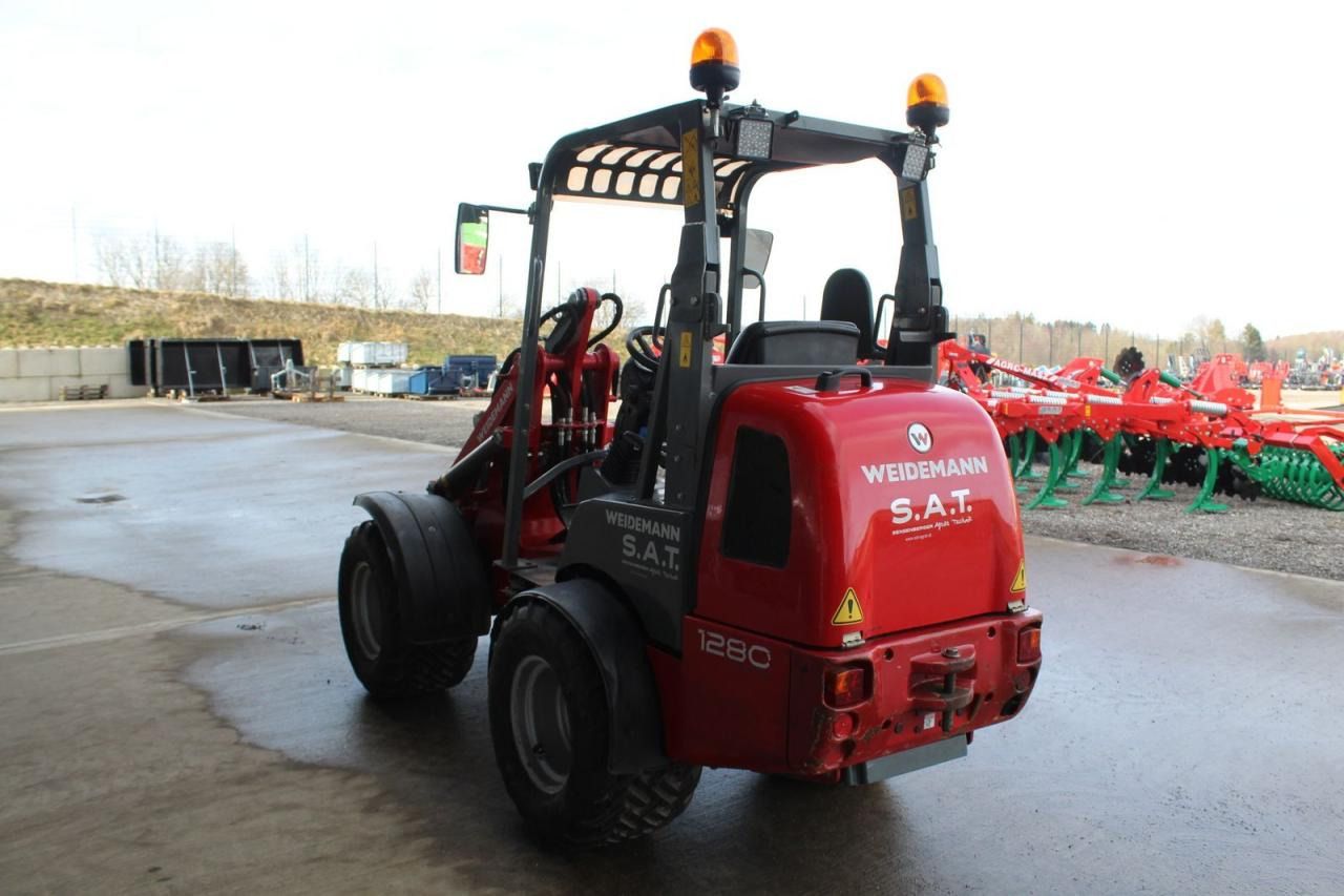 2018 Weidemann 1280 wheel loader, rear three-quarter view 2018 Weidemann 1280 wheel loader, rear three-quarter view