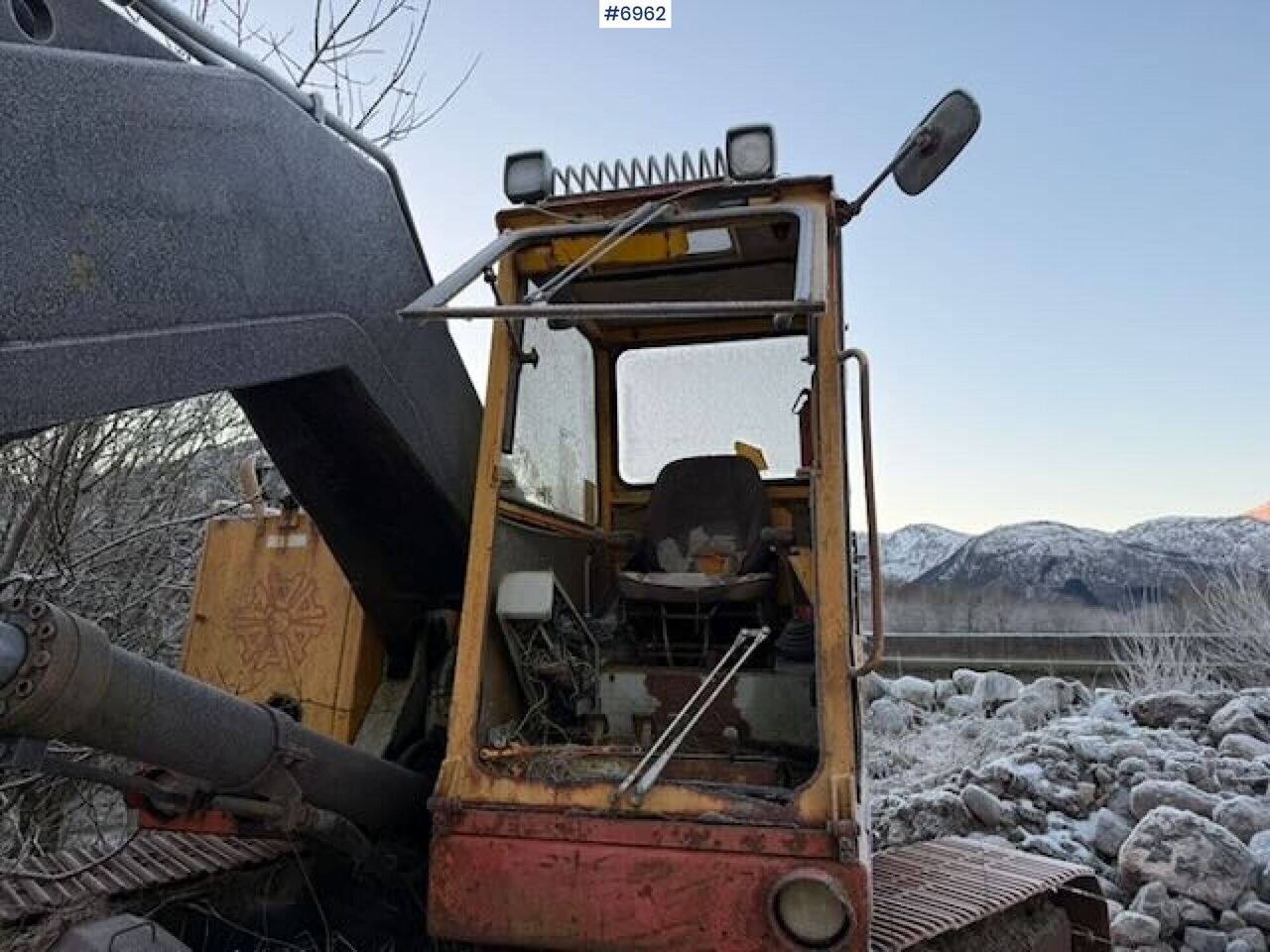 1985 Åkerman excavator cab view 1985 Åkerman excavator cab view