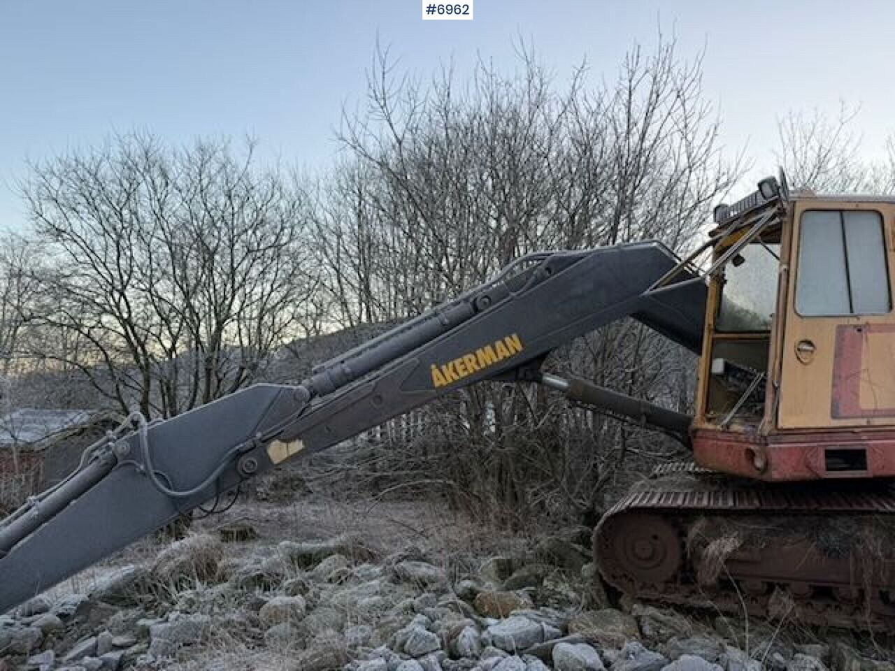 1985 Åkerman excavator, side view of boom and cab 1985 Åkerman excavator, side view of boom and cab
