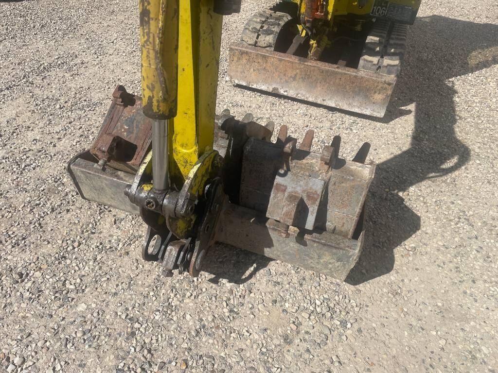 1989 Pel-Job EB12 Mini Excavator 1989 Pel-Job EB12 Mini Excavator