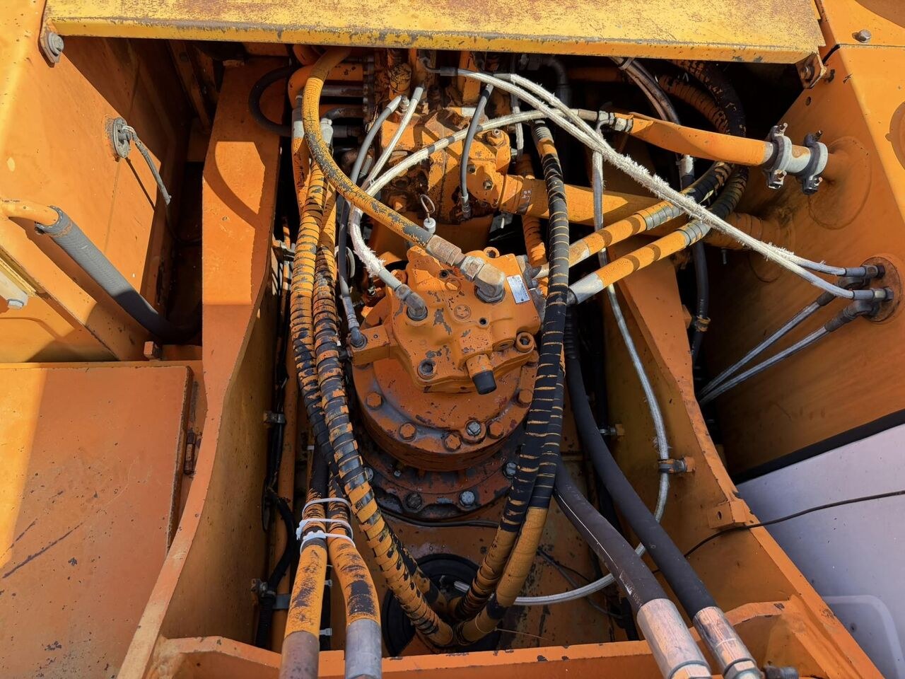 1992 Fiat-Hitachi FH 220 LC Crawler Excavator 1992 Fiat-Hitachi FH 220 LC Crawler Excavator