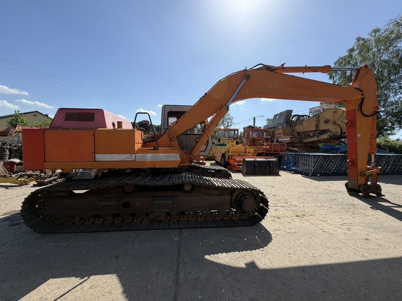 1992 Fiat-Hitachi FH 220 LC Crawler Excavator 1992 Fiat-Hitachi FH 220 LC Crawler Excavator