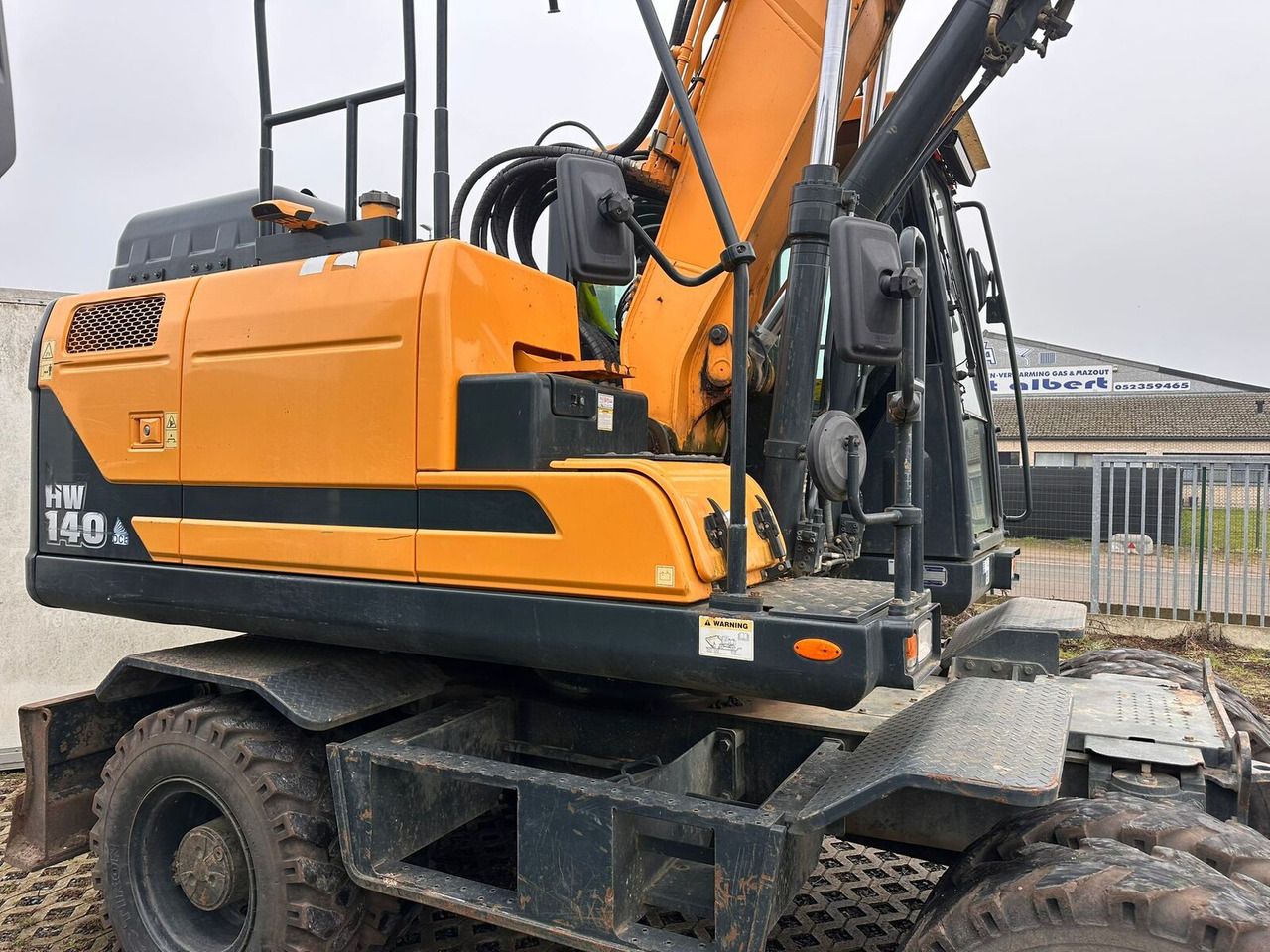 2017 Hyundai HW140 wheel excavator side view