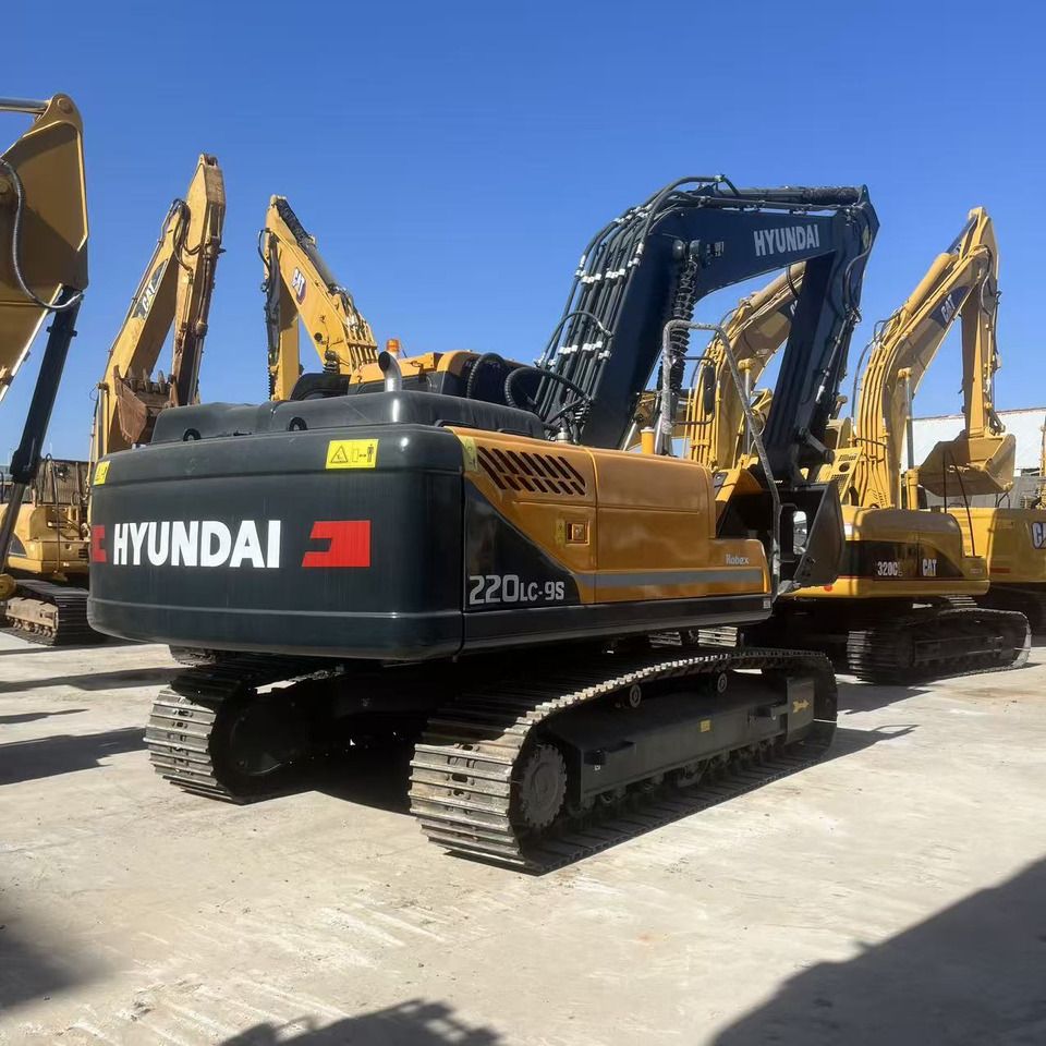 2022 Hyundai R220LC-9S crawler excavator, rear three-quarter view 2022 Hyundai R220LC-9S crawler excavator, rear three-quarter view
