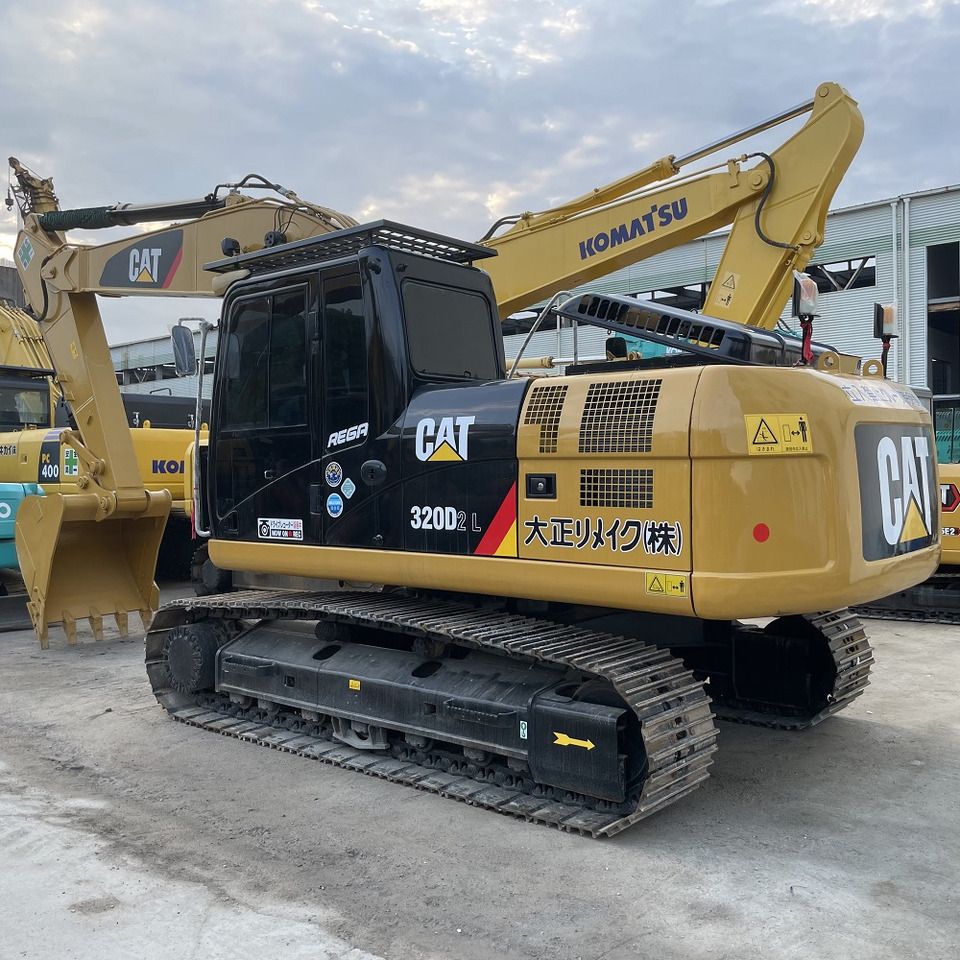 2023 Caterpillar 320D2 L rupsgraver, achterse kwartaanzicht