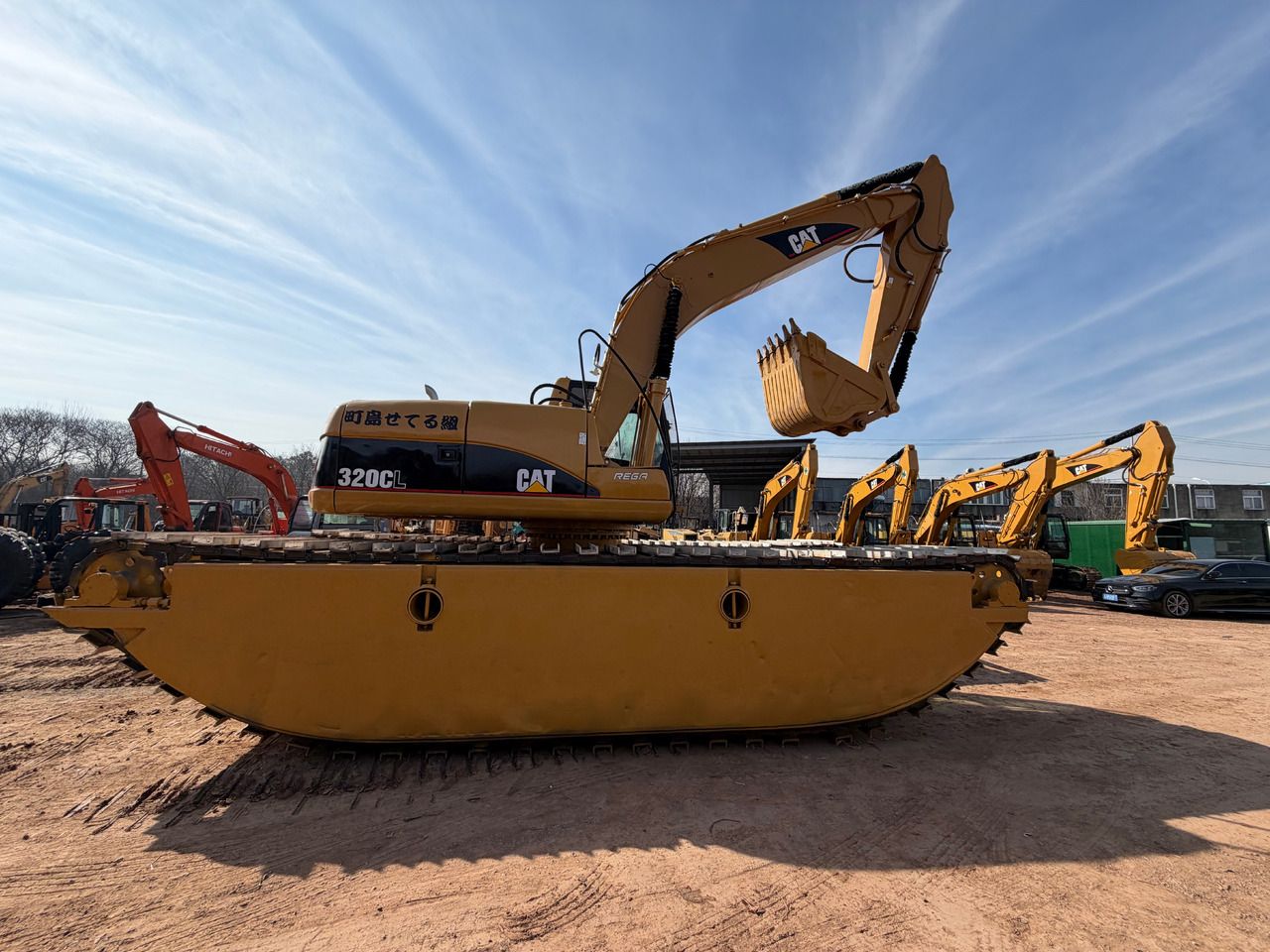 2017 Caterpillar 320CL amfibik ekskavatör, yandan görünüm
