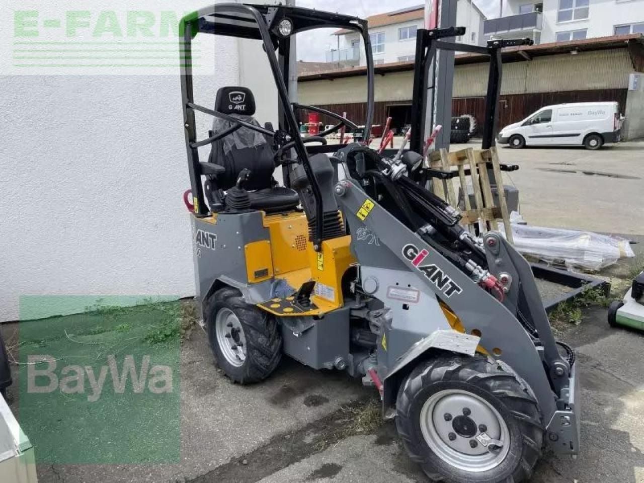 2023 Giant G1200 mini excavator, side view 2023 Giant G1200 mini excavator, side view
