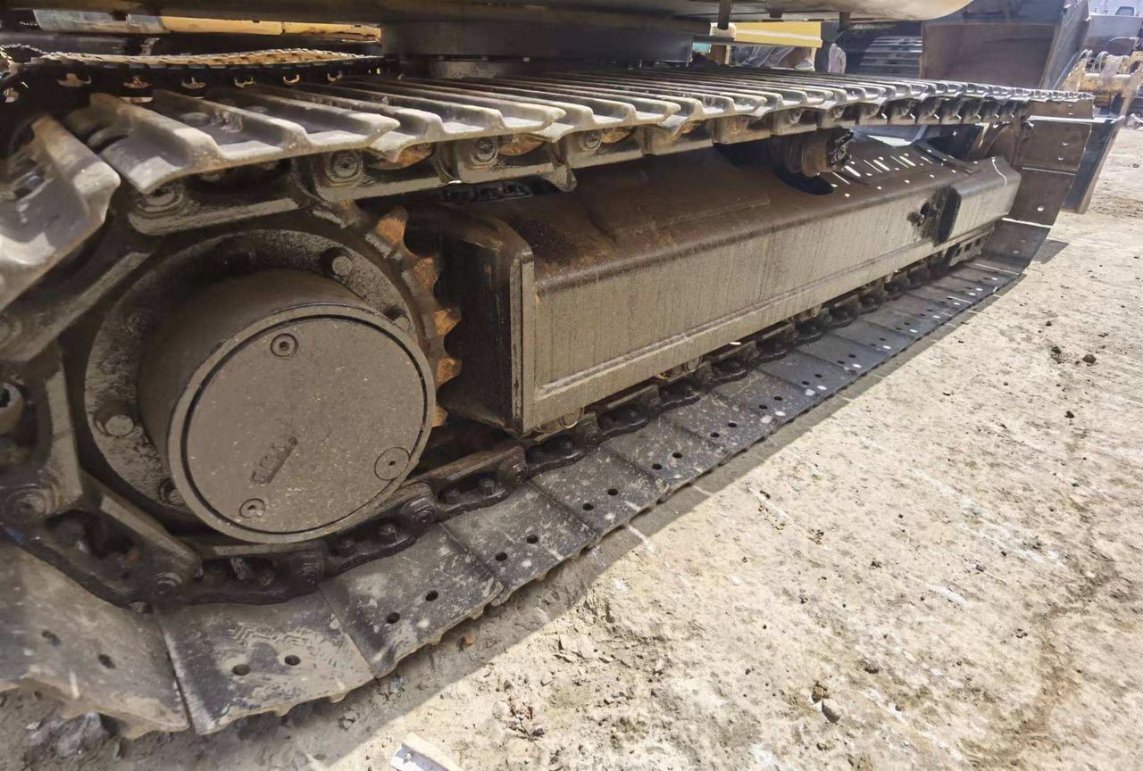 2016 Caterpillar 306E2 crawler excavator undercarriage view
