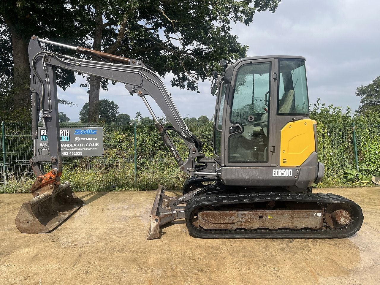 2020 Volvo ECR50D mini excavator side view