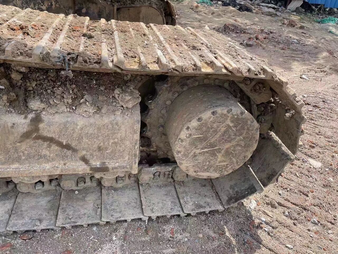 2024 JCB JS220LC crawler excavator track drive detail