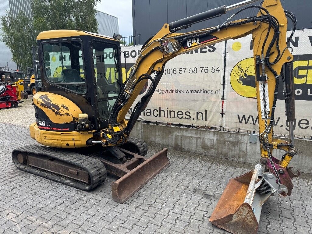 2001 Caterpillar 303CR Mini Excavator 2001 Caterpillar 303CR Mini Excavator