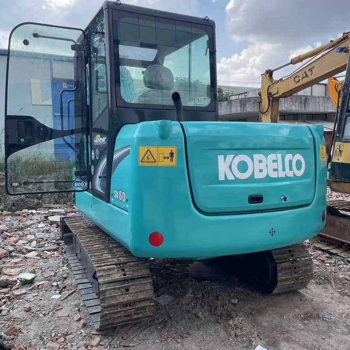 2002 Kobelco SK60 crawler excavator rear view 2002 Kobelco SK60 crawler excavator rear view