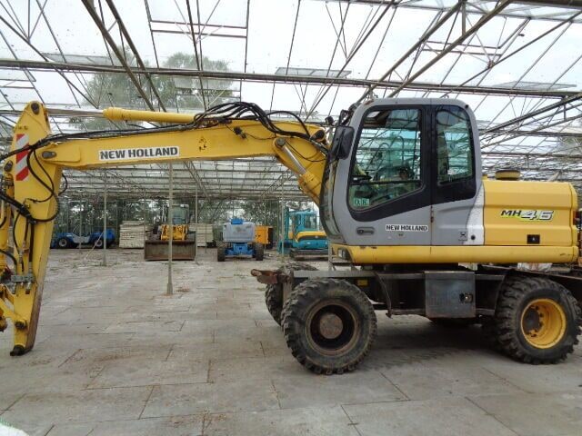 2005 New Holland MH 4.6 Wheel Excavator 2005 New Holland MH 4.6 Wheel Excavator