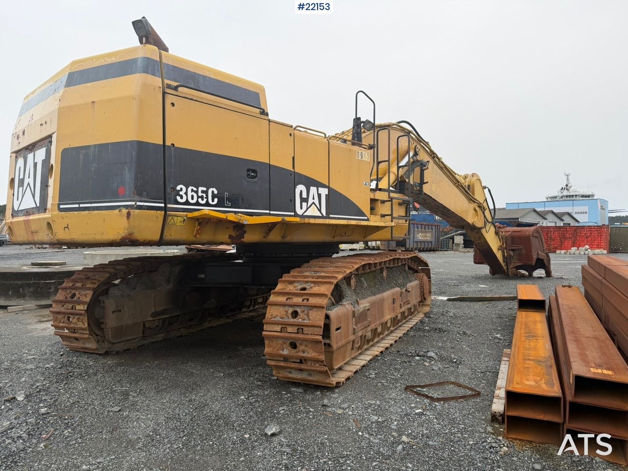 2006 Caterpillar 365C excavator, rear three-quarter view 2006 Caterpillar 365C excavator, rear three-quarter view
