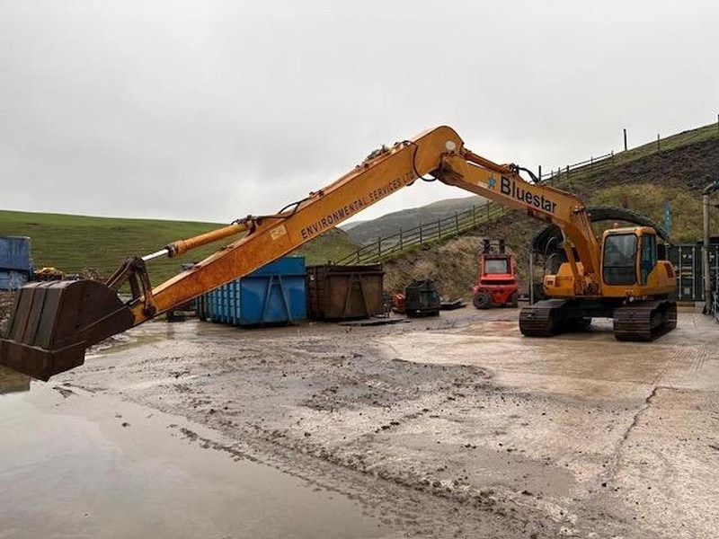 2006 Hyundai 210-LC-3 excavator, side profile view