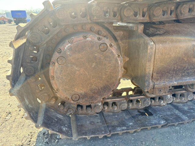 2007 New Holland E235SR-1ES crawler excavator track drive detail 2007 New Holland E235SR-1ES crawler excavator track drive detail
