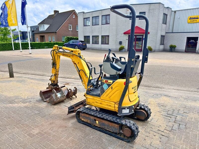 2007 New Holland E9SR Mini Excavator 2007 New Holland E9SR Mini Excavator