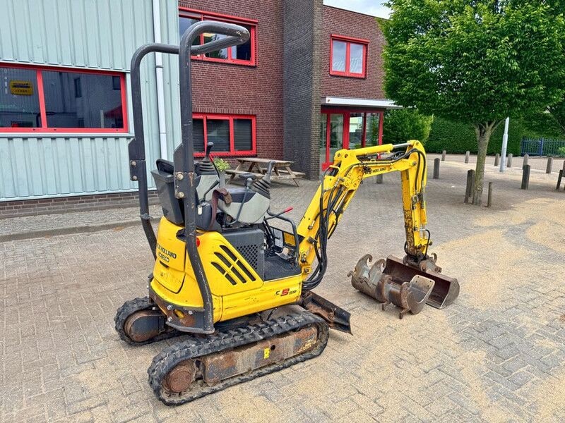 2007 New Holland E9SR Mini Excavator 2007 New Holland E9SR Mini Excavator