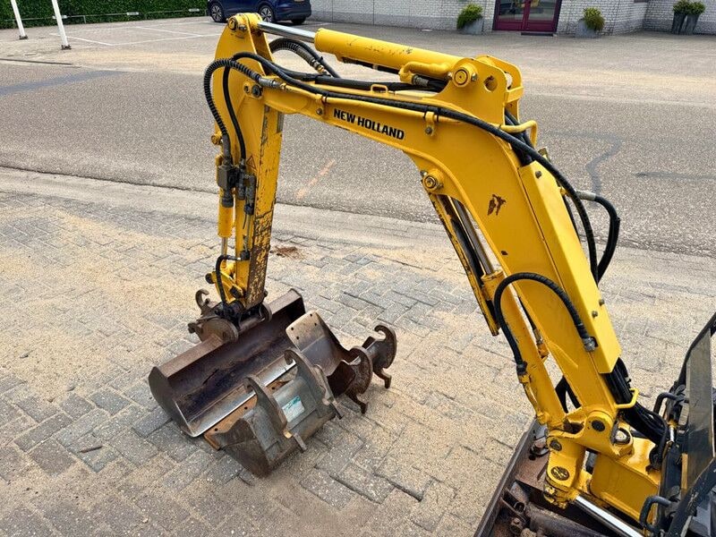 2007 New Holland E9SR Mini Excavator 2007 New Holland E9SR Mini Excavator