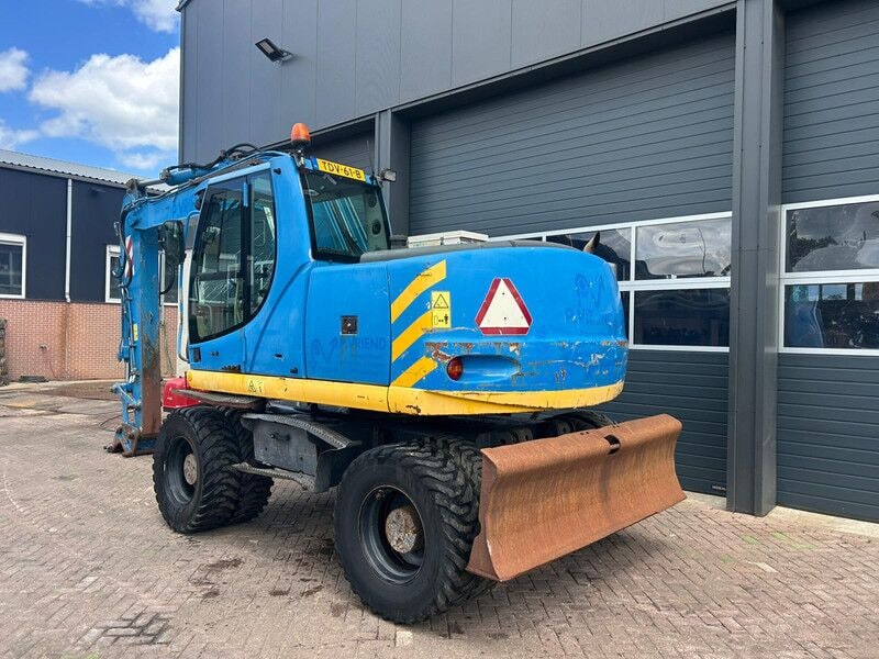2007 New Holland MH Plus Wheel Excavator 2007 New Holland MH Plus Wheel Excavator