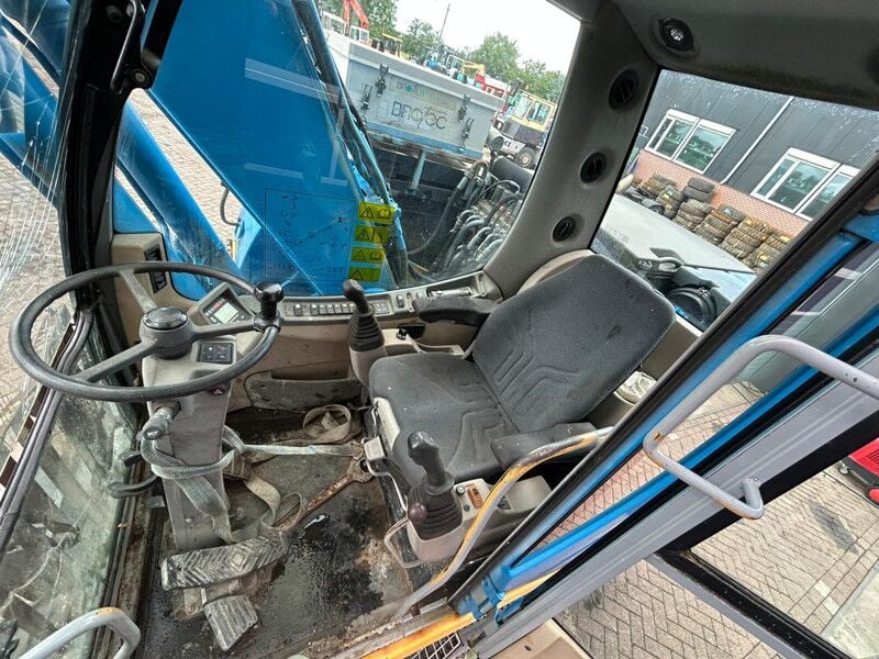 2007 New Holland MH Plus Wheel Excavator 2007 New Holland MH Plus Wheel Excavator