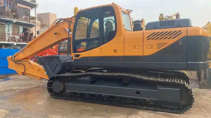 2008 Hyundai 225 crawler excavator, side view