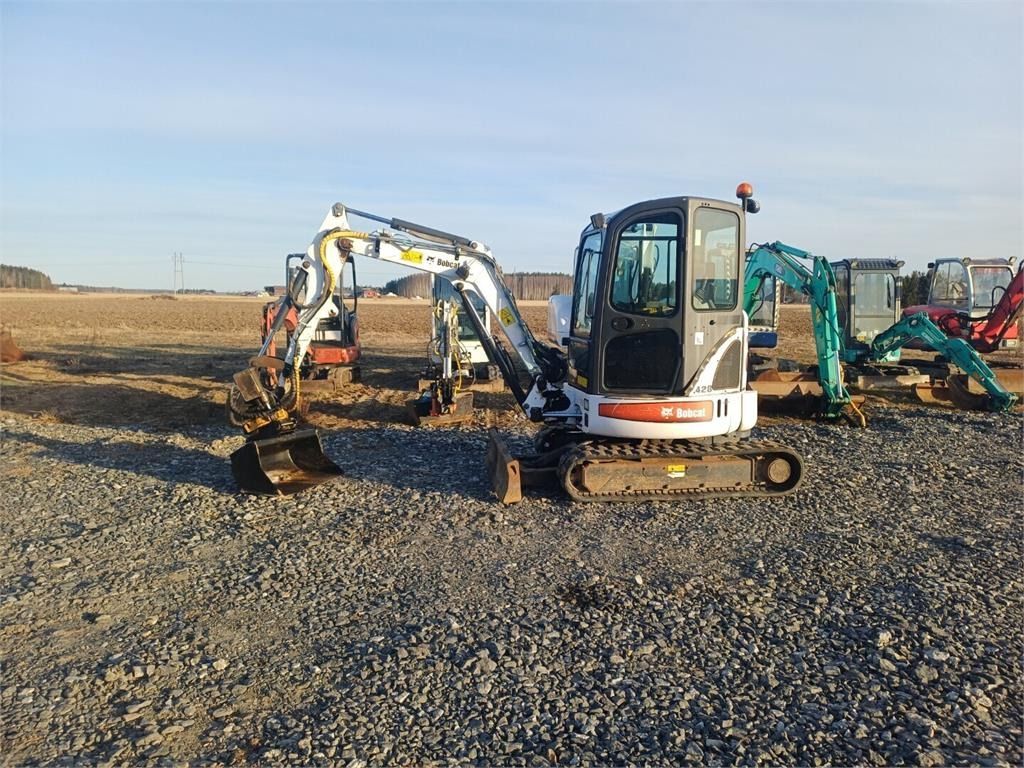 2009 Bobcat 428EG mini excavator, side view 2009 Bobcat 428EG mini excavator, side view