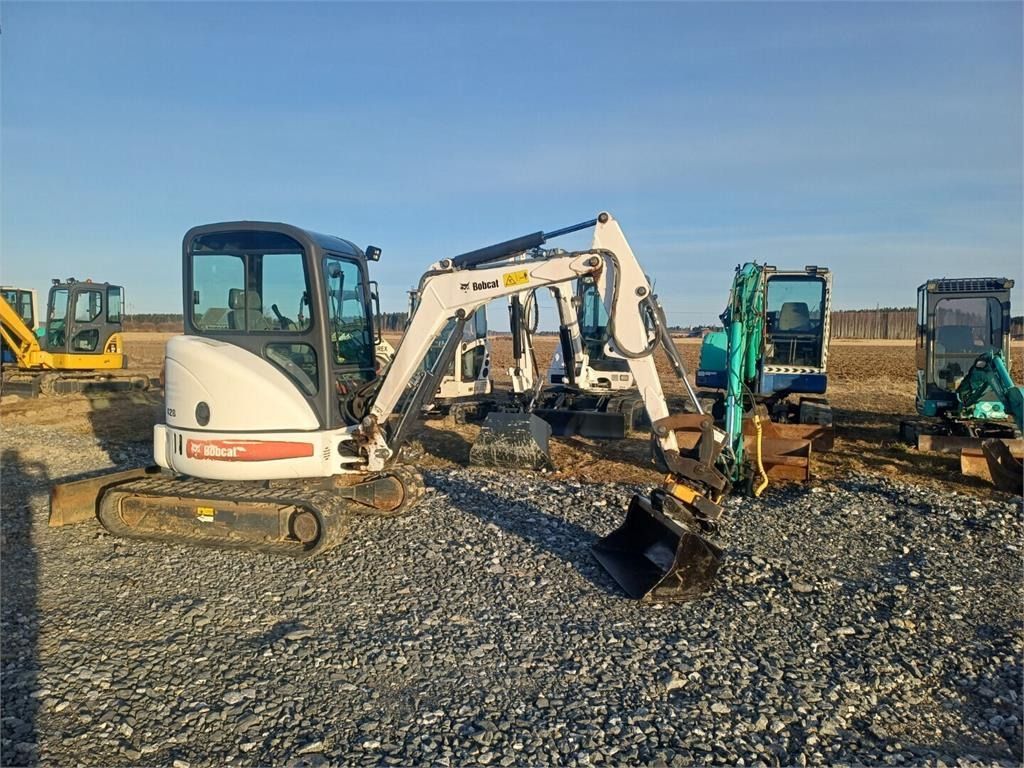 2009 Bobcat 428EG mini excavator, side view 2009 Bobcat 428EG mini excavator, side view