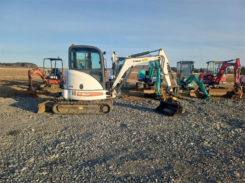 2009 Bobcat 428EG mini excavator, side view 2009 Bobcat 428EG mini excavator, side view