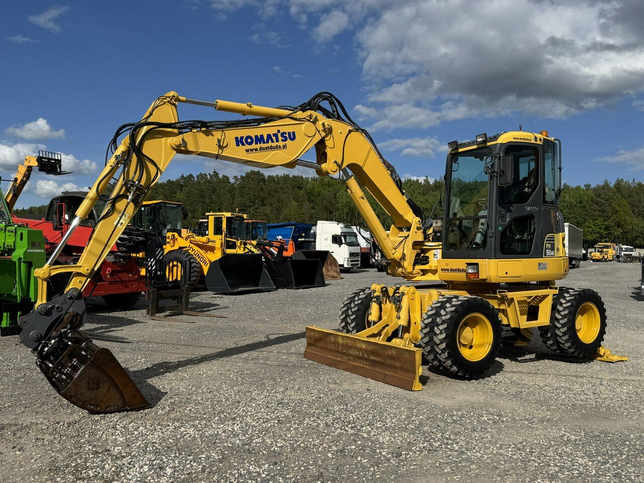 2009 Komatsu PW98MR-8 wheel excavator side view 2009 Komatsu PW98MR-8 wheel excavator side view