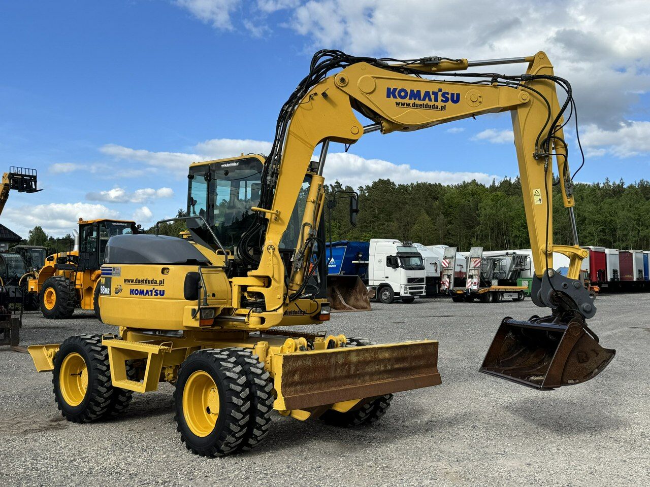 2009 Komatsu PW98MR-8 wheel excavator side view 2009 Komatsu PW98MR-8 wheel excavator side view