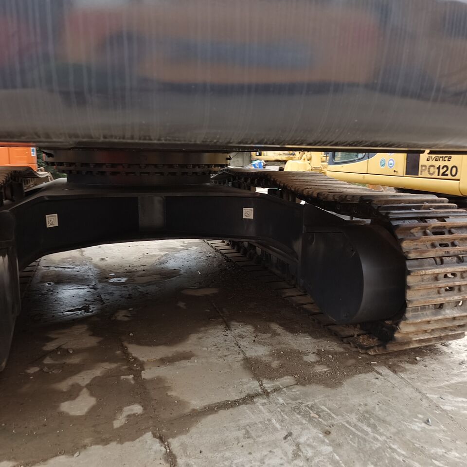 2025 Volvo EC480D crawler excavator undercarriage view
