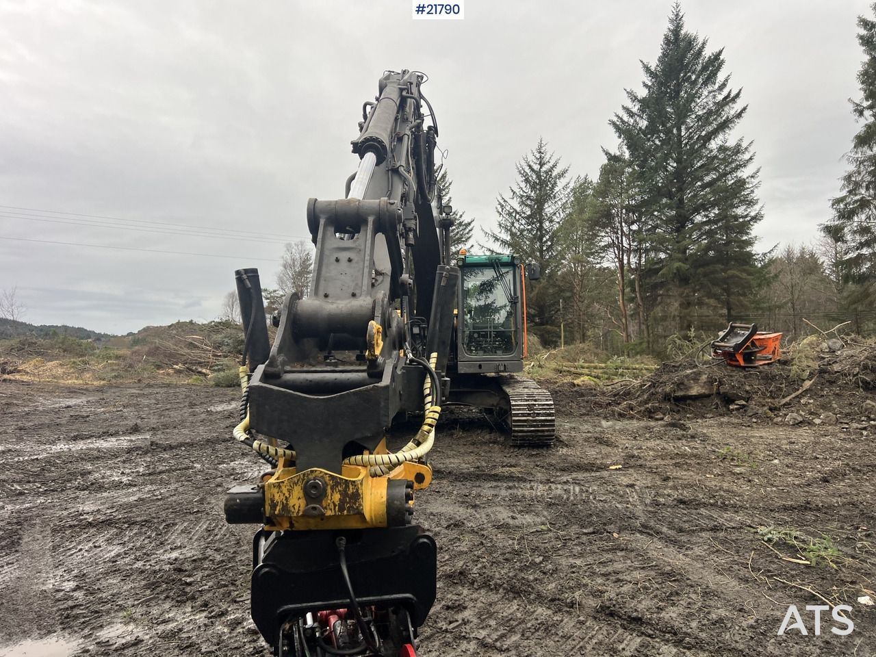 2010 Volvo EC210CL crawler excavator front view 2010 Volvo EC210CL crawler excavator front view