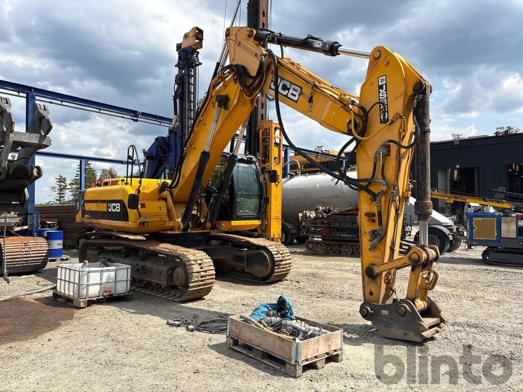 2011 JCB JS330NLC Crawler Excavator 2011 JCB JS330NLC Crawler Excavator