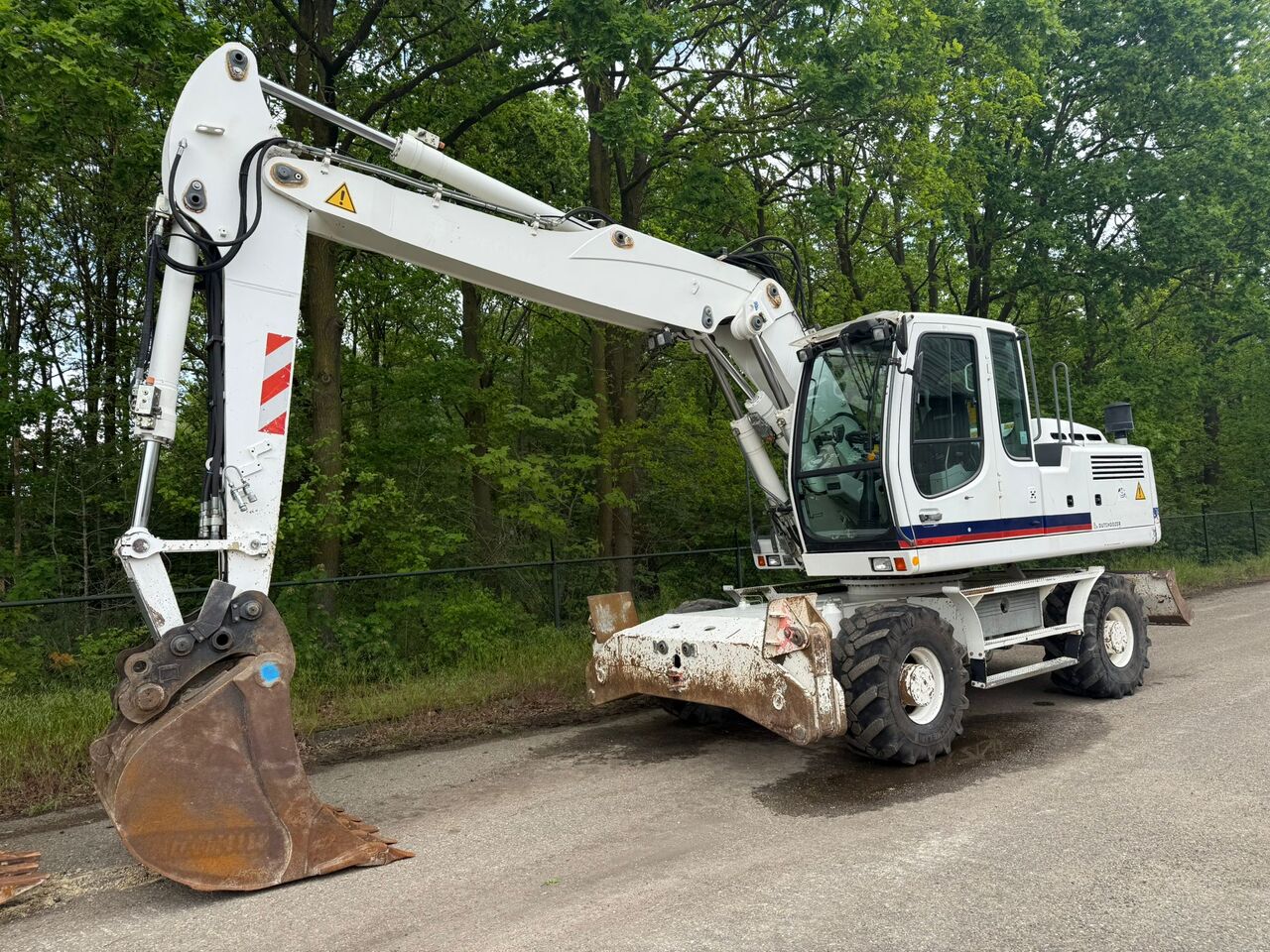 2011 Liebherr A904 C Wheel Excavator 2011 Liebherr A904 C Wheel Excavator