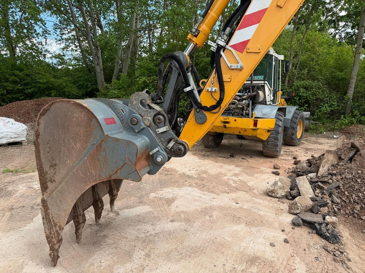 2011 Liebherr R 317 Crawler Excavator 2011 Liebherr R 317 Crawler Excavator