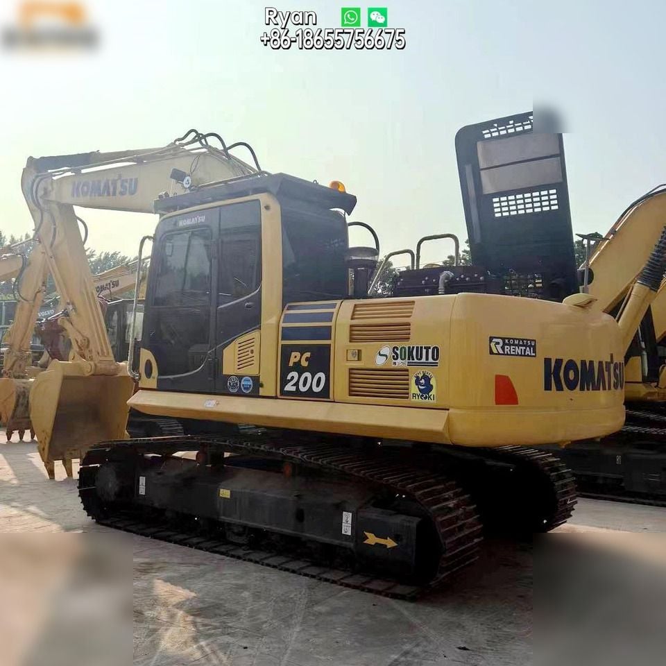 2012 Komatsu PC200-8 Raupenbagger, Ansicht von hinten drei Viertel 2012 Komatsu PC200-8 Raupenbagger, Ansicht von hinten drei Viertel