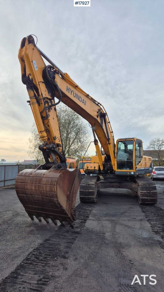 2015 Hyundai R330LC-9A crawler excavator, front three-quarter view 2015 Hyundai R330LC-9A crawler excavator, front three-quarter view