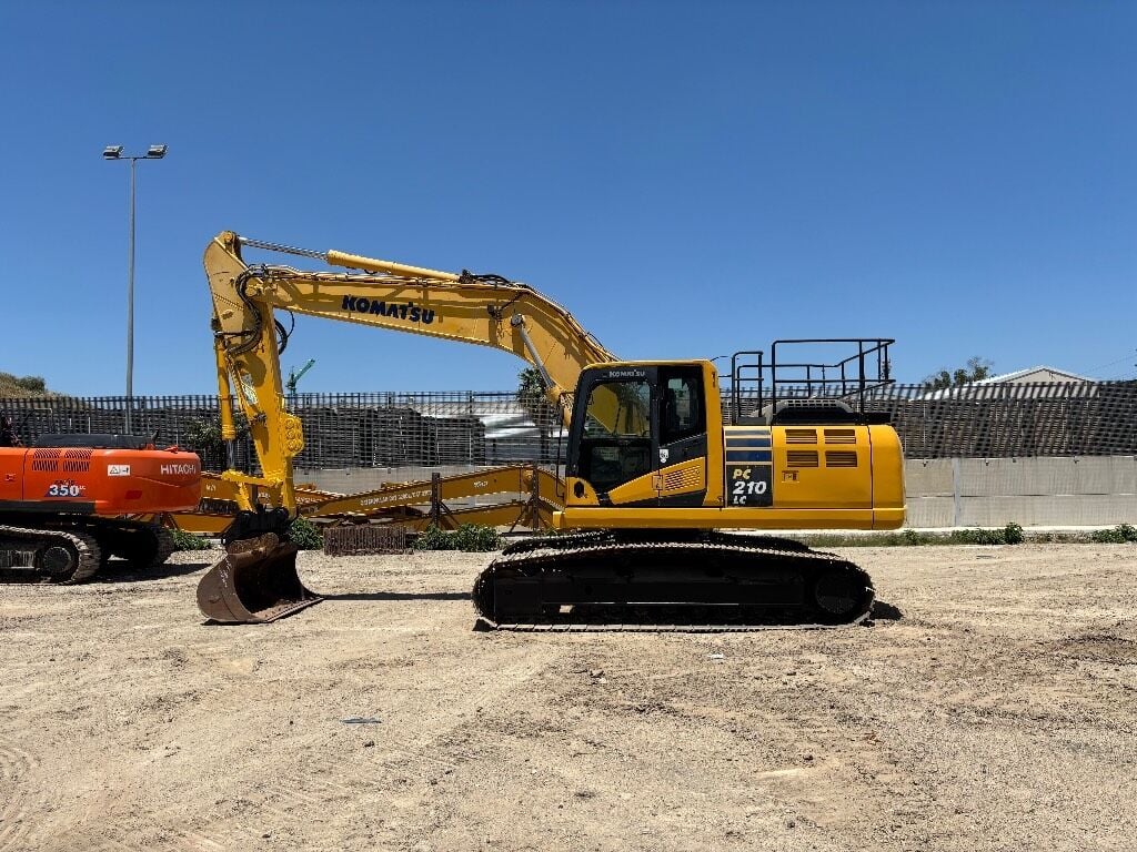 2015 Komatsu PC210LC-10 Crawler Excavator 2015 Komatsu PC210LC-10 Crawler Excavator