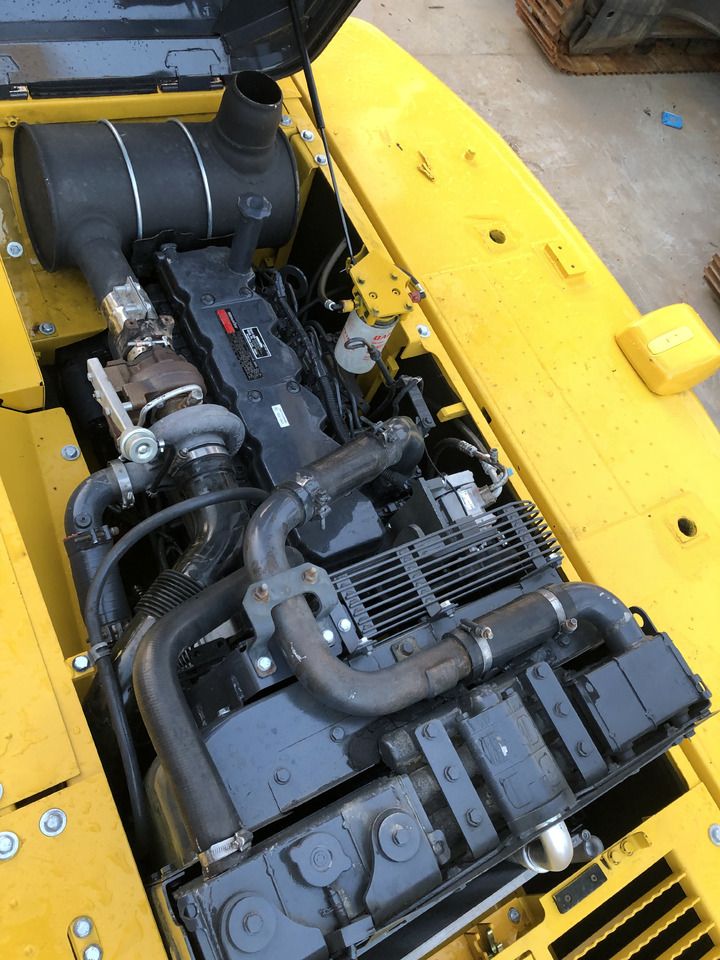 2015 Komatsu PC220-8N1 Crawler Excavator 2015 Komatsu PC220-8N1 Crawler Excavator