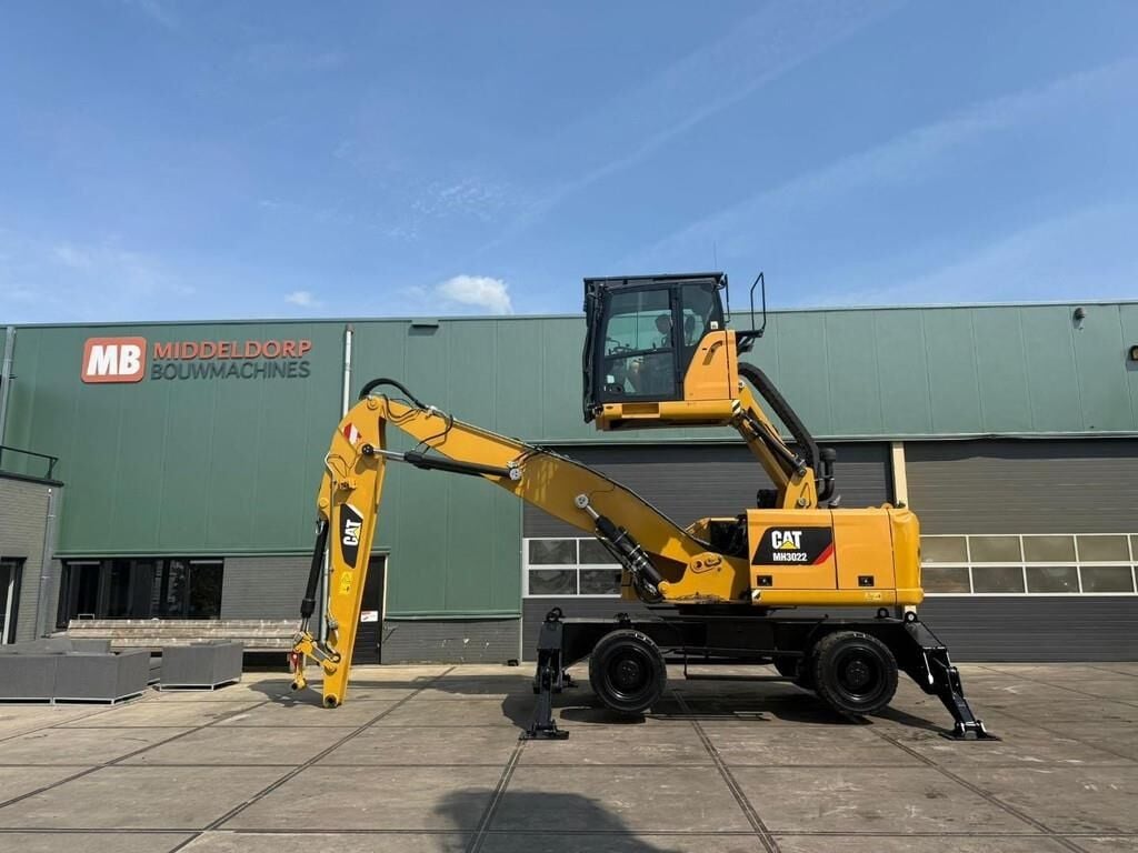 2016 Caterpillar MH3022 Material Handler