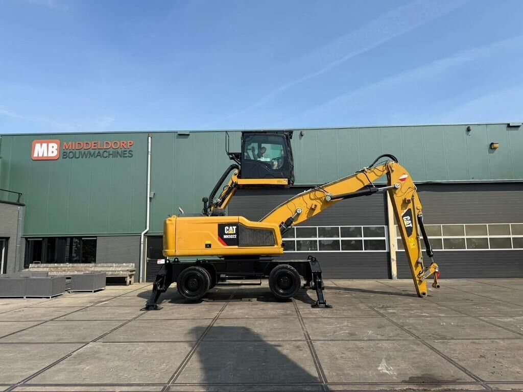 2016 Caterpillar MH3022 Material Handler