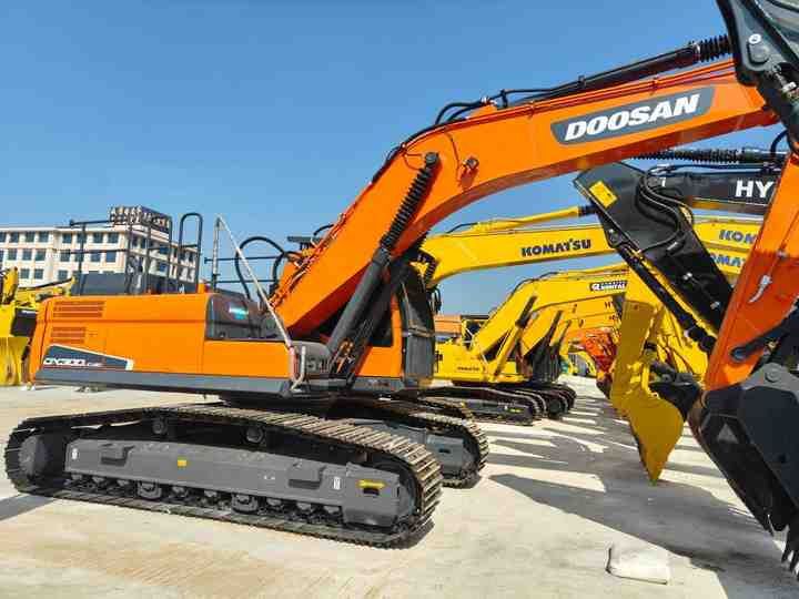 2016 Doosan DX300LC Crawler Excavator