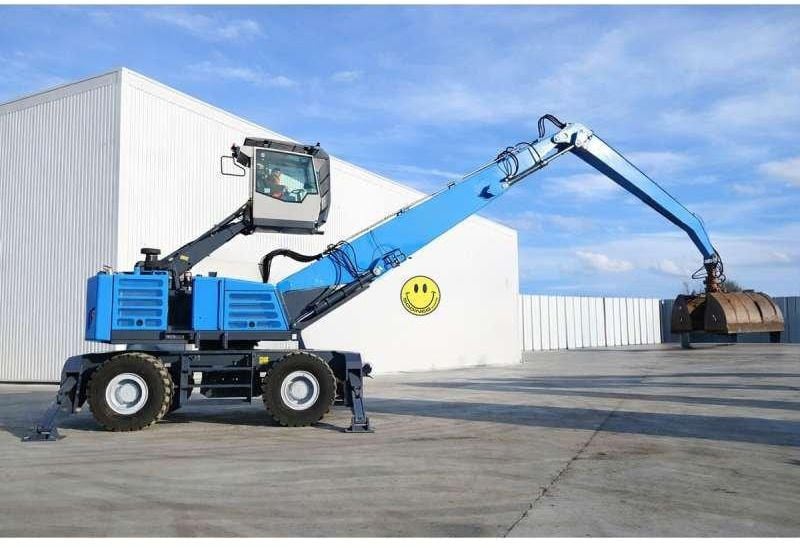 2016 Fuchs MHL350 material handler, side view 2016 Fuchs MHL350 material handler, side view