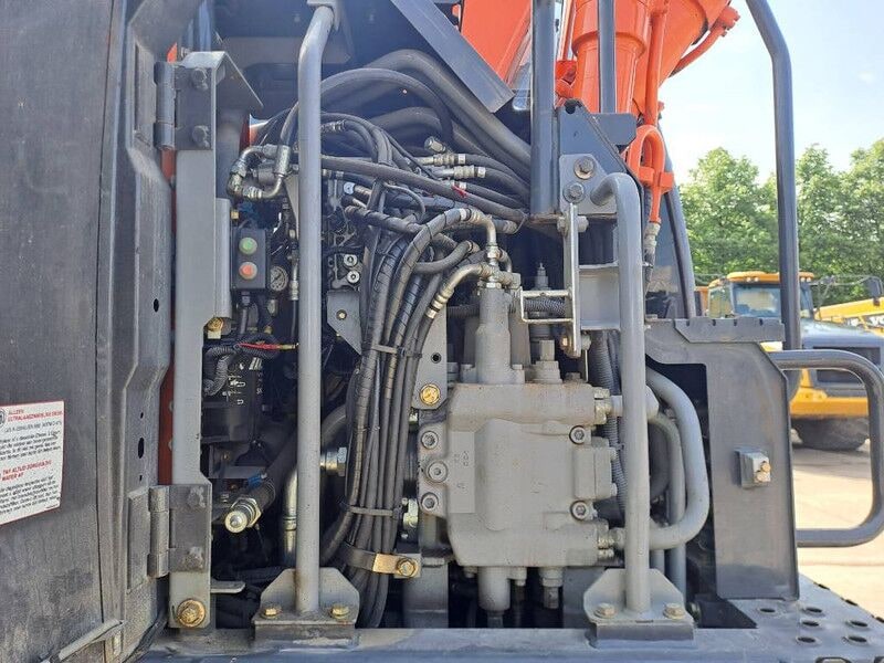 2016 Hitachi ZX170W-5B Wheel Excavator 2016 Hitachi ZX170W-5B Wheel Excavator