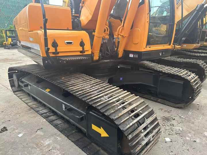 2016 Hyundai R220LC-9S Crawler Excavator 2016 Hyundai R220LC-9S Crawler Excavator