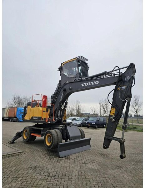 2016 Volvo EW160E wheel excavator, side view 2016 Volvo EW160E wheel excavator, side view
