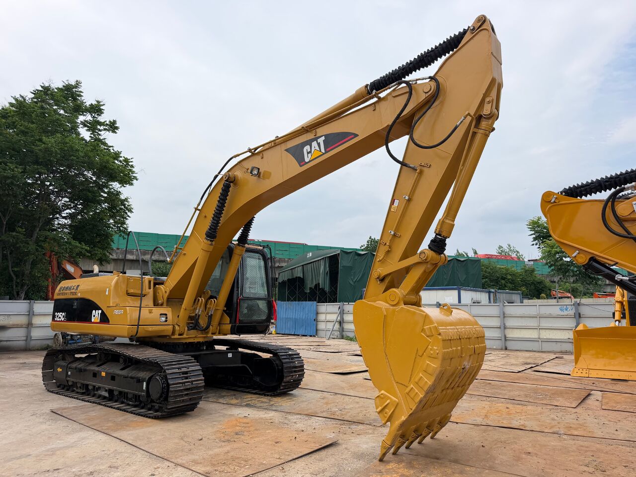 2017 Caterpillar 325CL Crawler Excavator 2017 Caterpillar 325CL Crawler Excavator