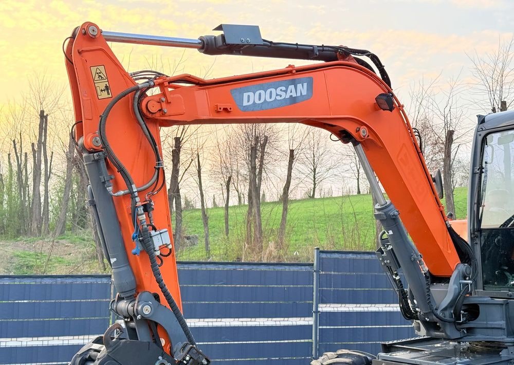 2017 Doosan DX57W Wheel Excavator 2017 Doosan DX57W Wheel Excavator